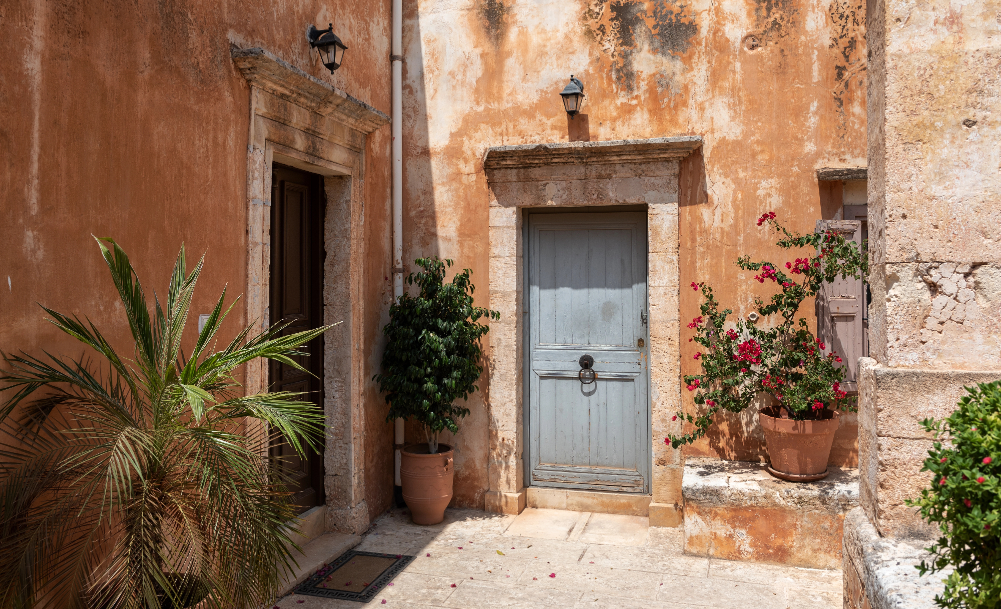 Estetski izazov integracije sjenila Istra u mediteranski dizajn Hotela Arbia